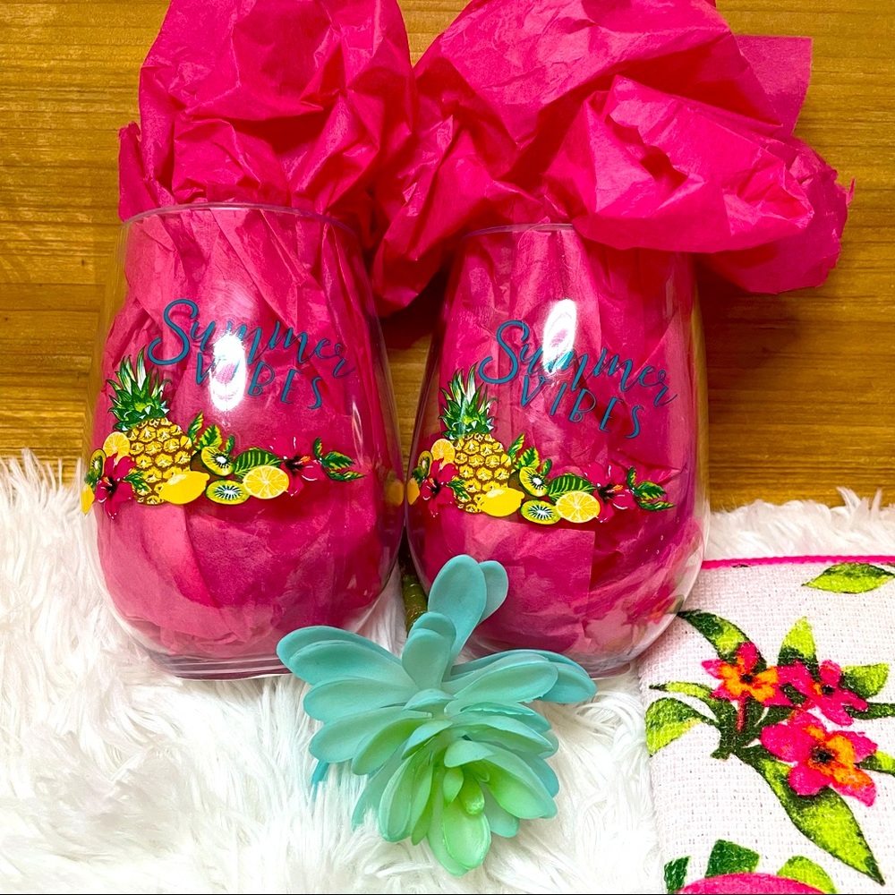 Set of 4 plastic wine glasses